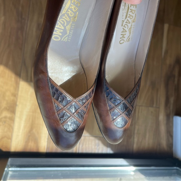 Vintage Ferragamo brown leather heels - Picture 5 of 6